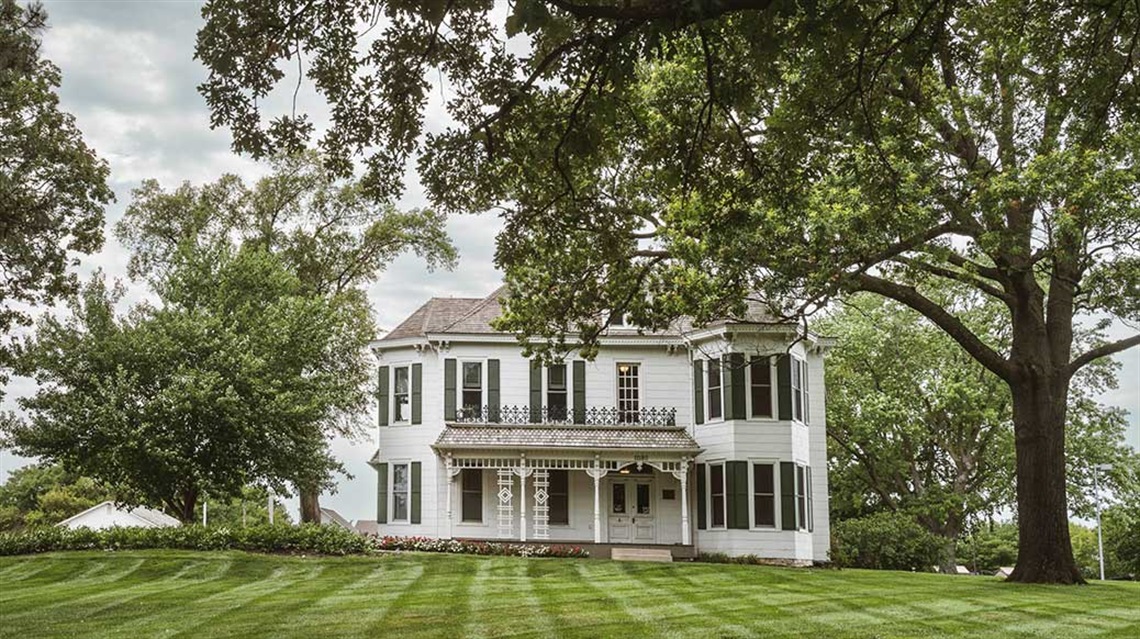 Exterior of Lackman-Thompson Estate house