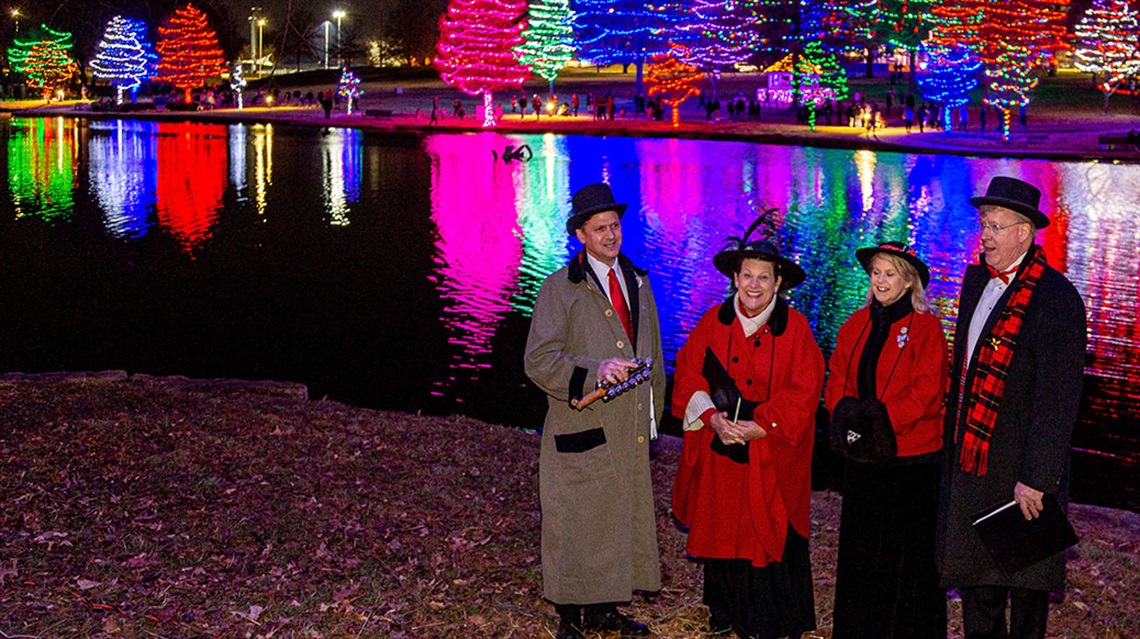 Dickens Carolers in costumes