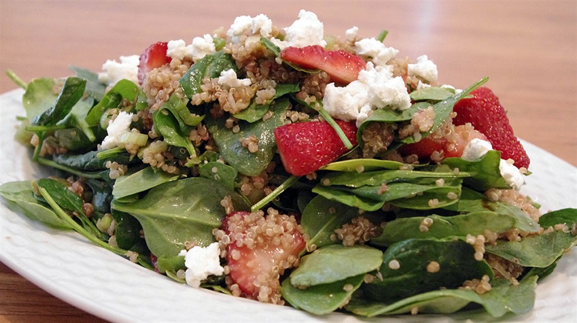 Spinach and strawberry salad with goat cheese
