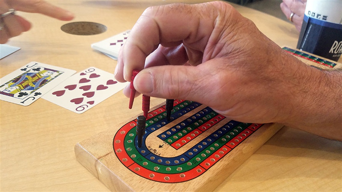 male hand playing cribbage