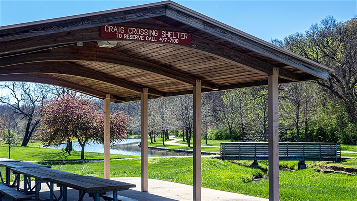 Craig Crossing Park shelter with picnic tables
